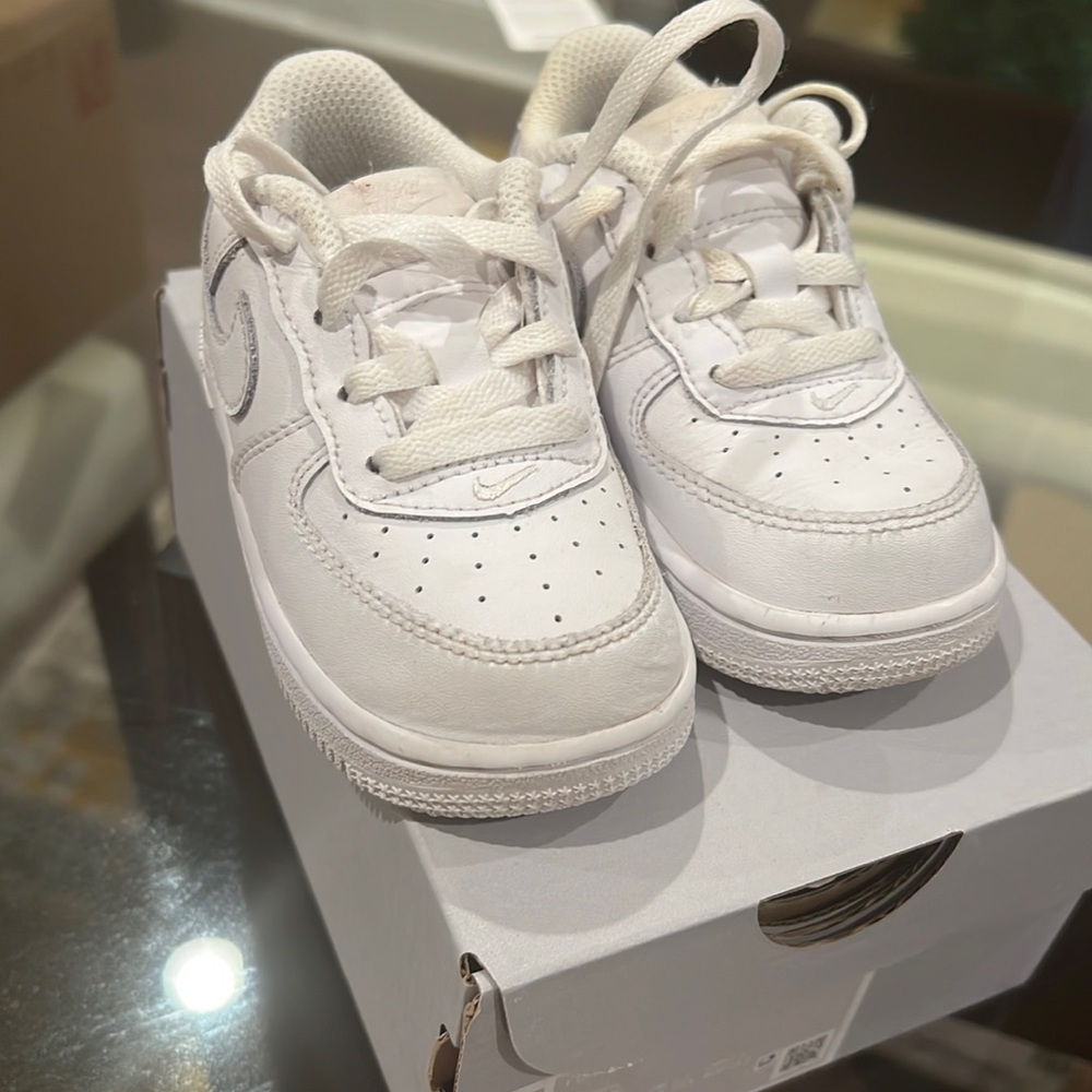 Air Force One Toddler SZ 7C (used in good condition)